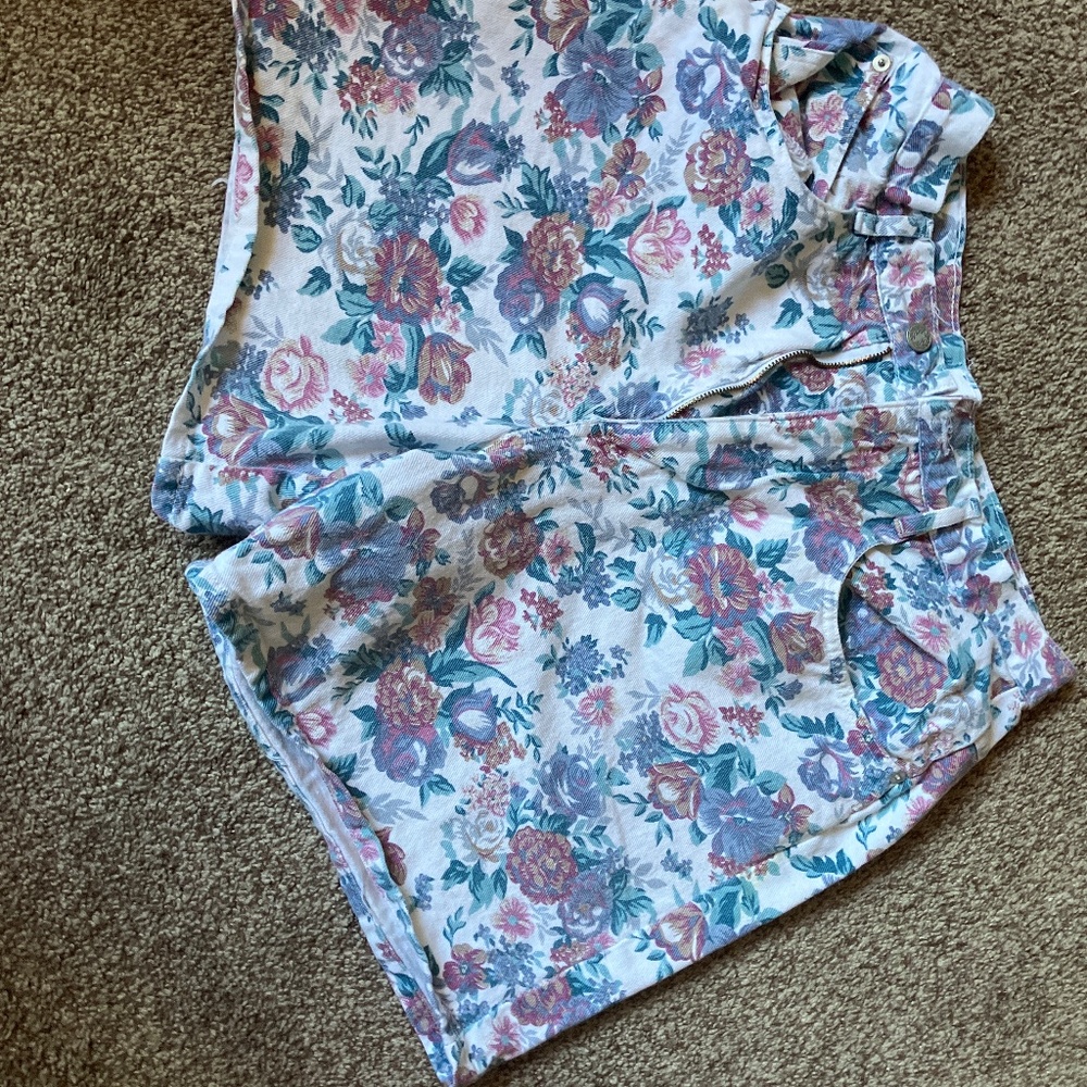 Size 14 ladies shorts 100% cotton. From Mervyns